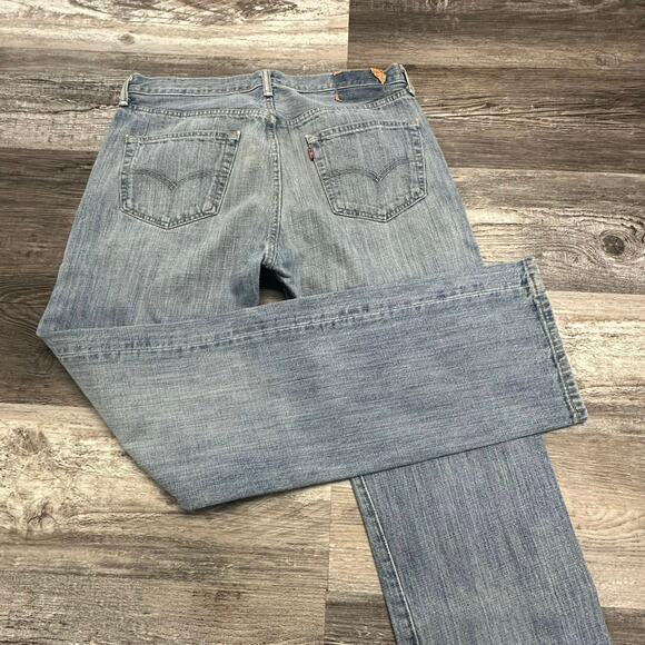 Levi's 501 Red Tab Light Wash Blue Mens 33x32 Straight Leg Button Fly Denim Jean - Picture 1 of 13